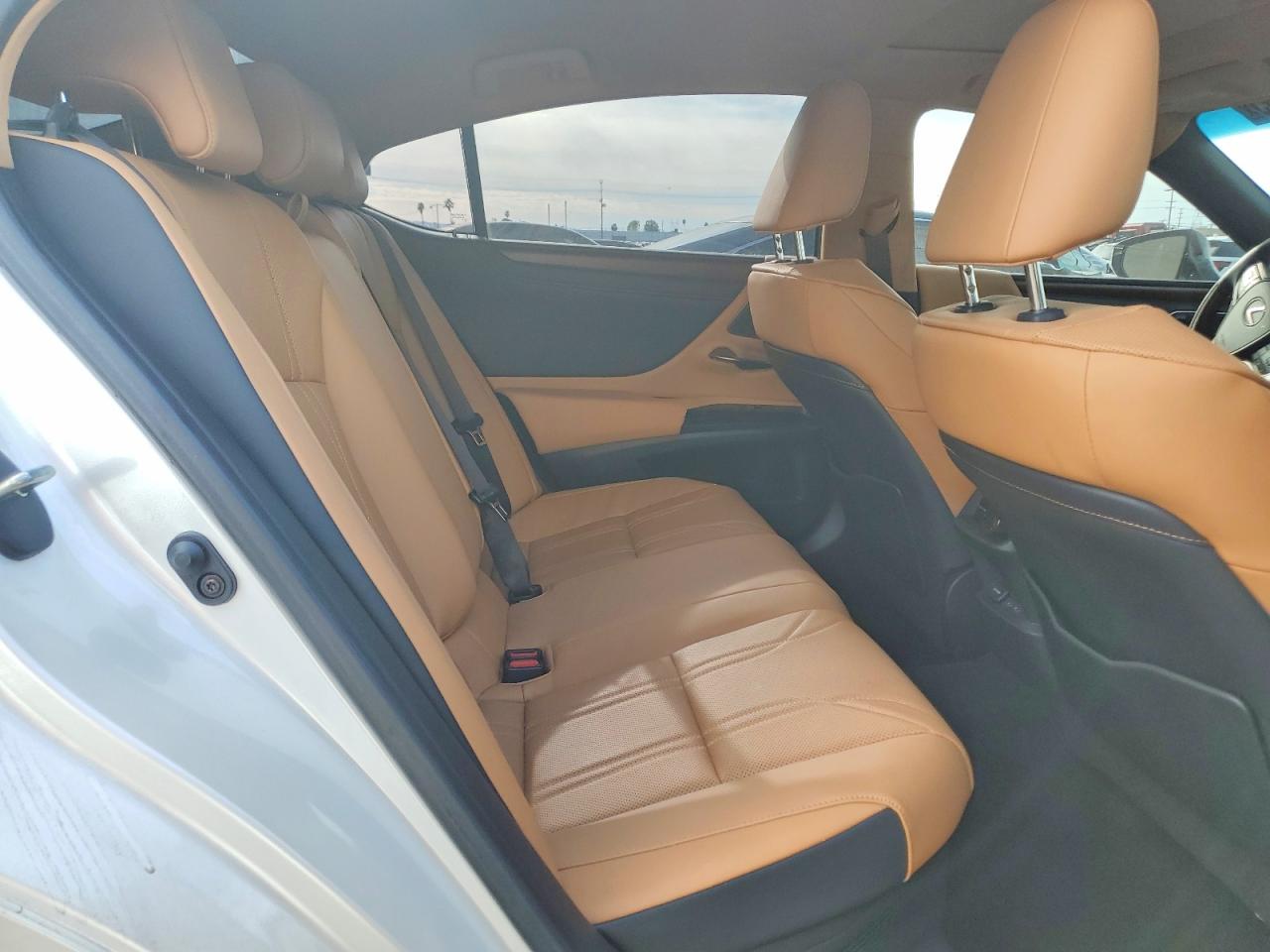 2025 LEXUS ES 300H BASE photo 10