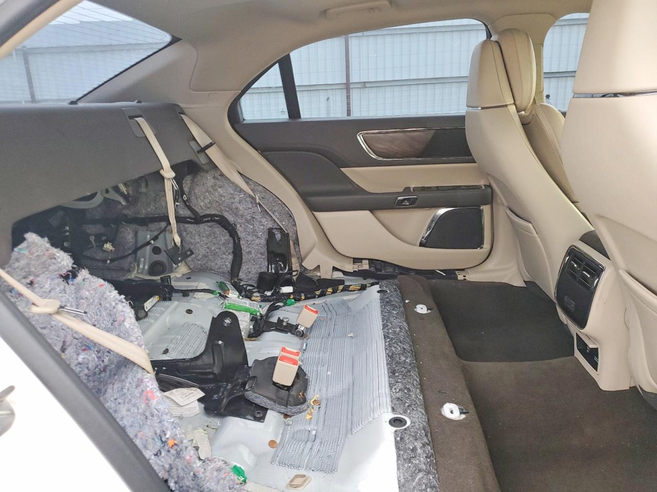 2019 LINCOLN CONTINENTAL SELECT photo 10
