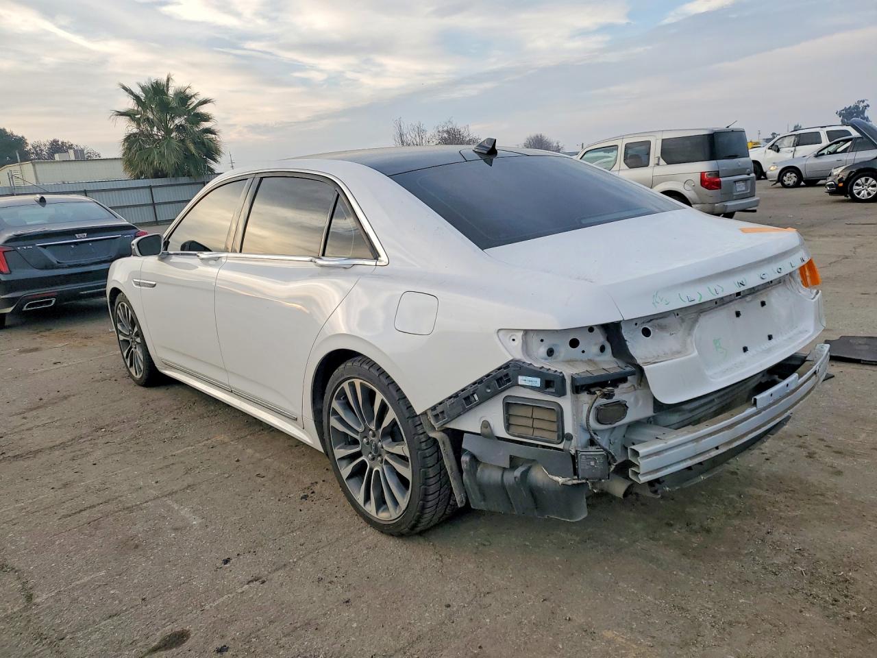 2019 LINCOLN CONTINENTAL SELECT photo 2