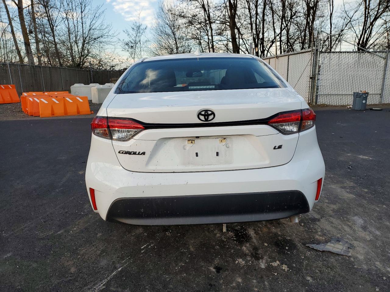 2024 TOYOTA COROLLA LE photo 6
