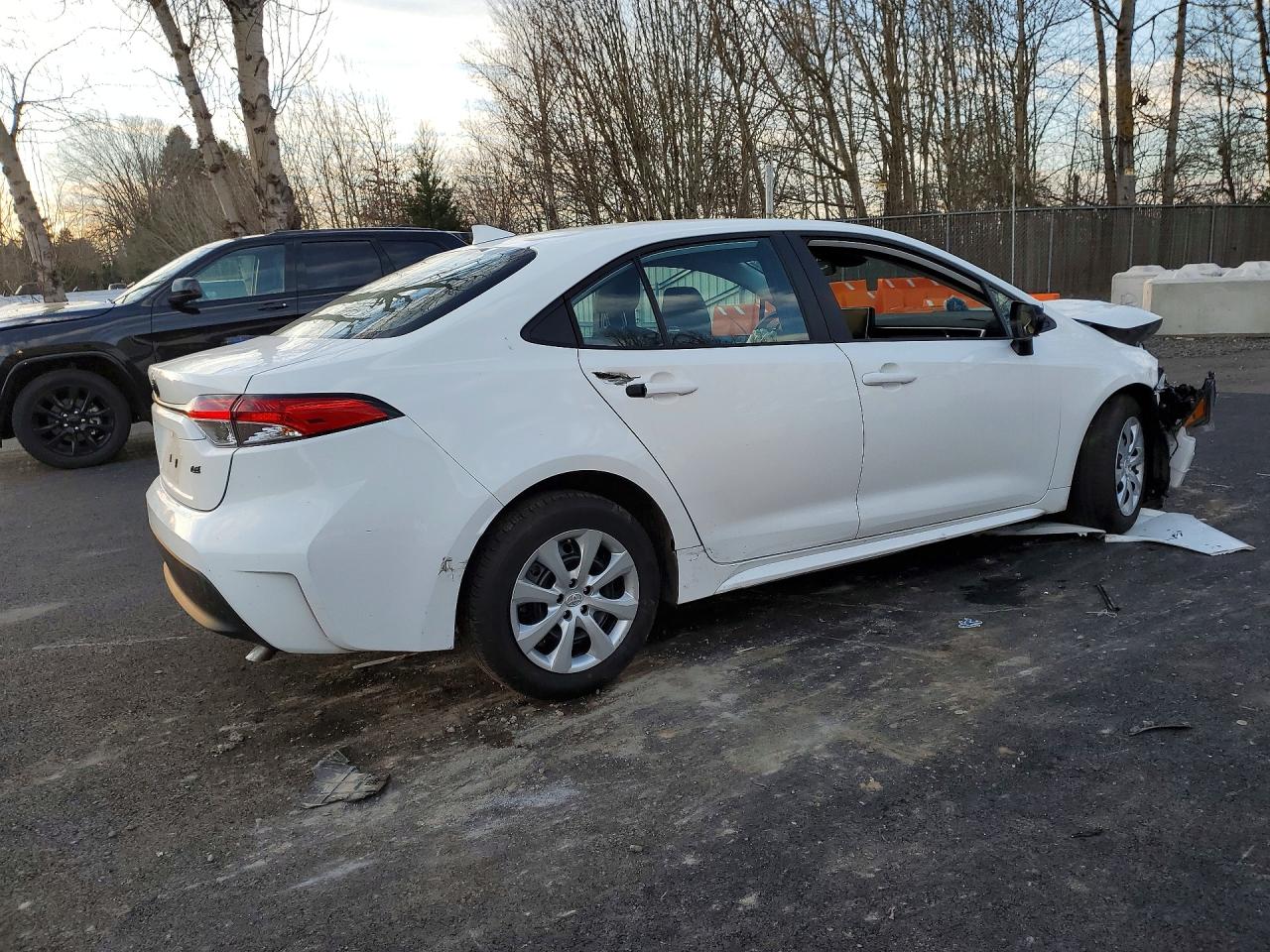 2024 TOYOTA COROLLA LE photo 3