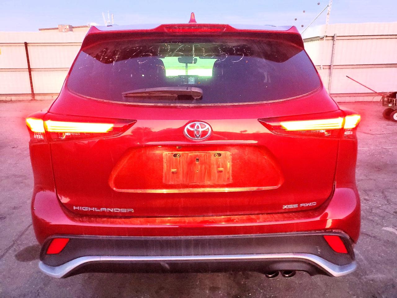 2021 TOYOTA HIGHLANDER XSE photo 16