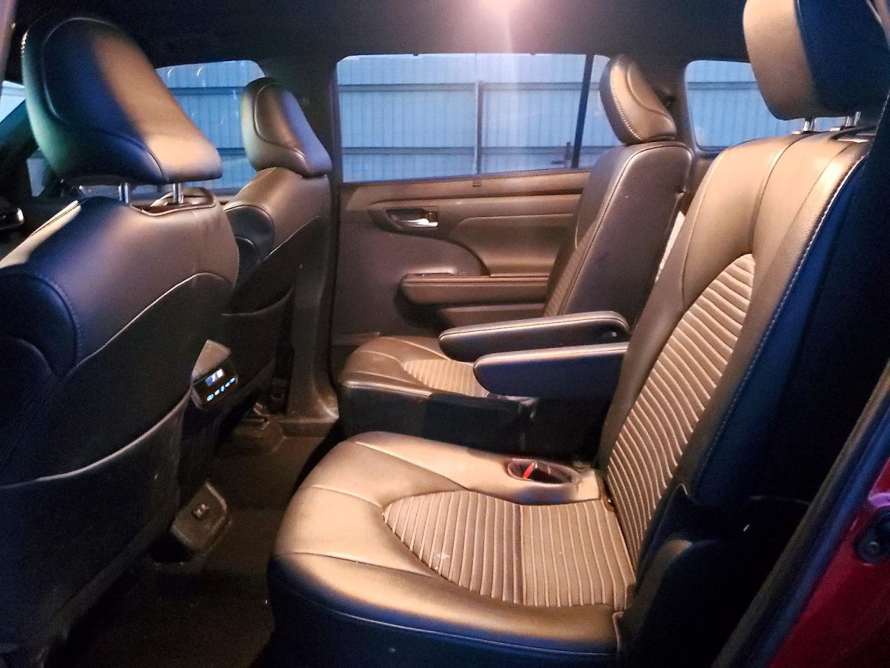 2021 TOYOTA HIGHLANDER XSE photo 31