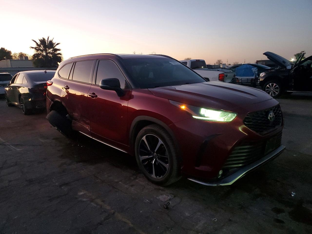 2021 TOYOTA HIGHLANDER XSE photo 10