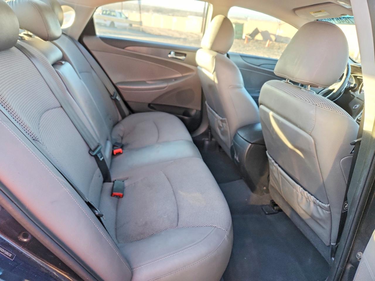 2013 HYUNDAI SONATA SE photo 19