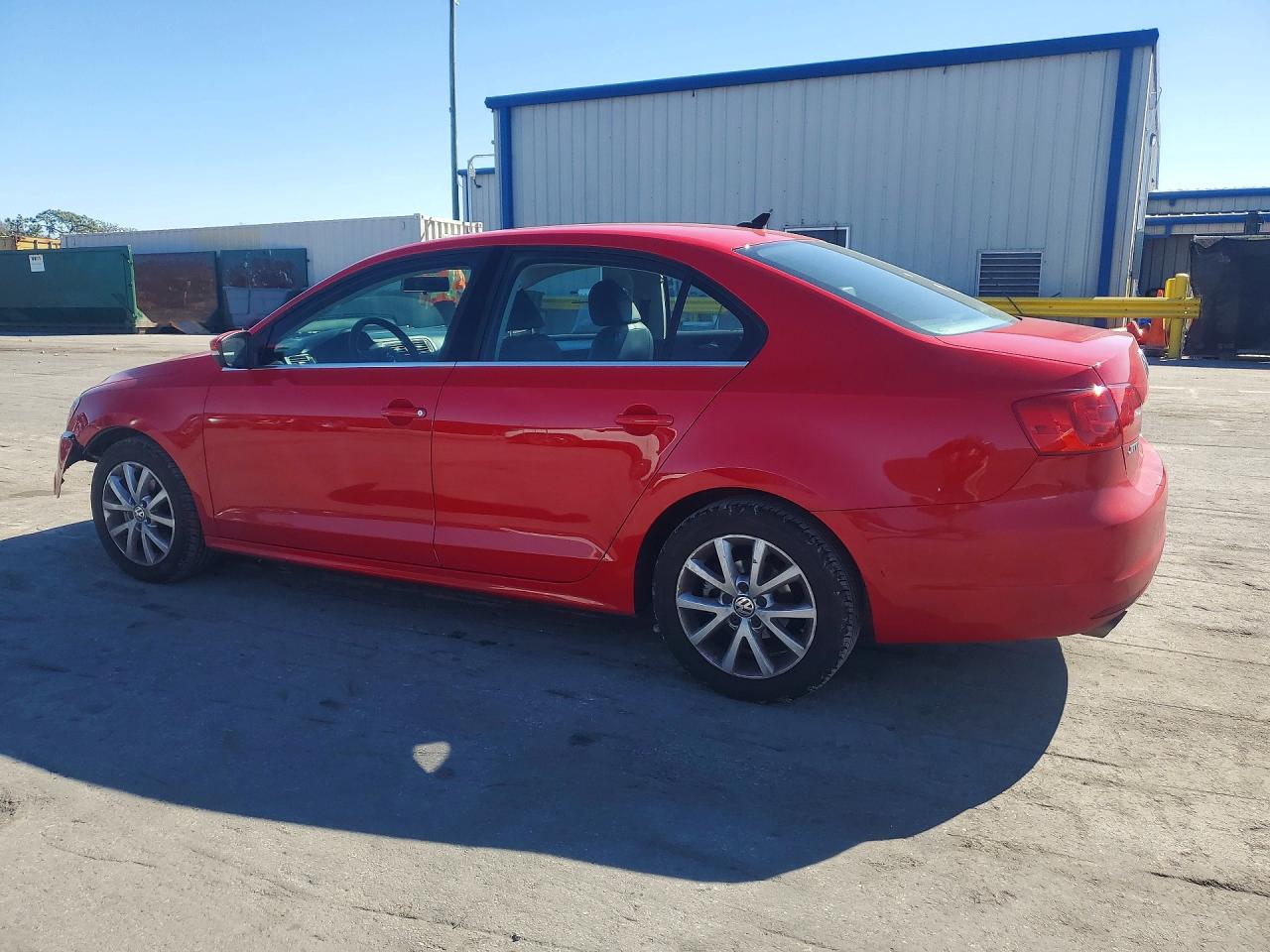 2013 VOLKSWAGEN JETTA SE photo 2