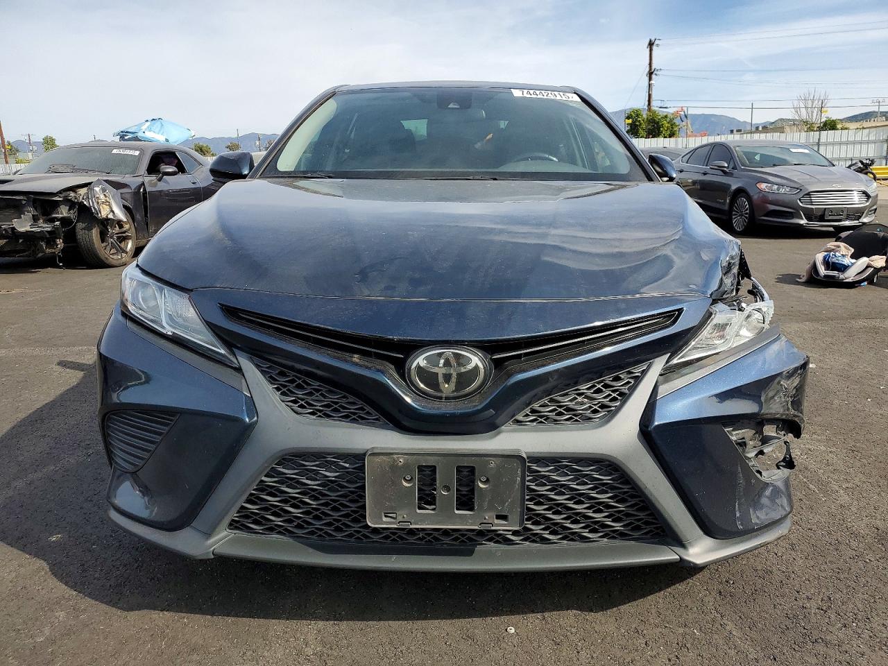 2019 TOYOTA CAMRY photo 9