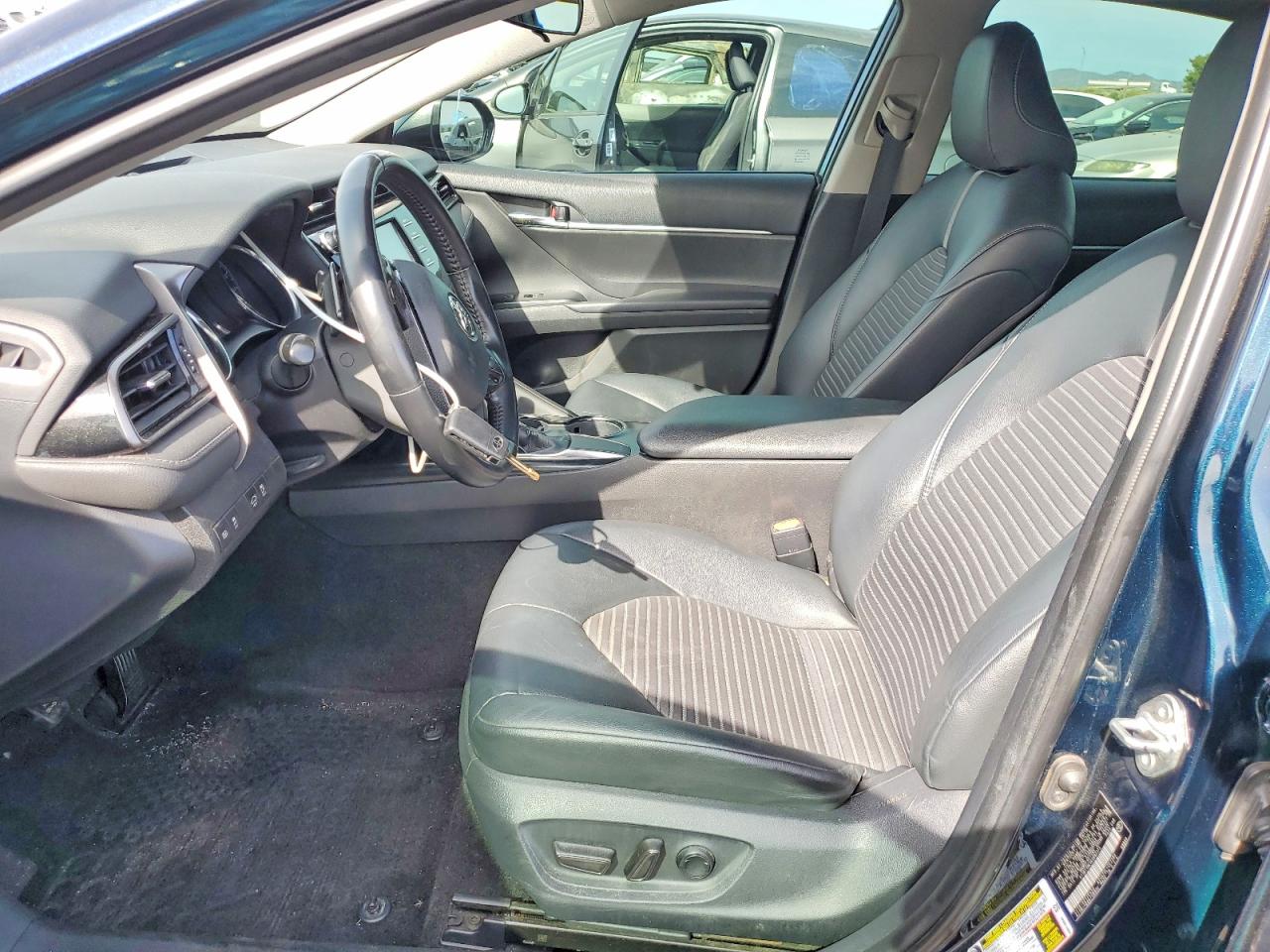 2019 TOYOTA CAMRY photo 13