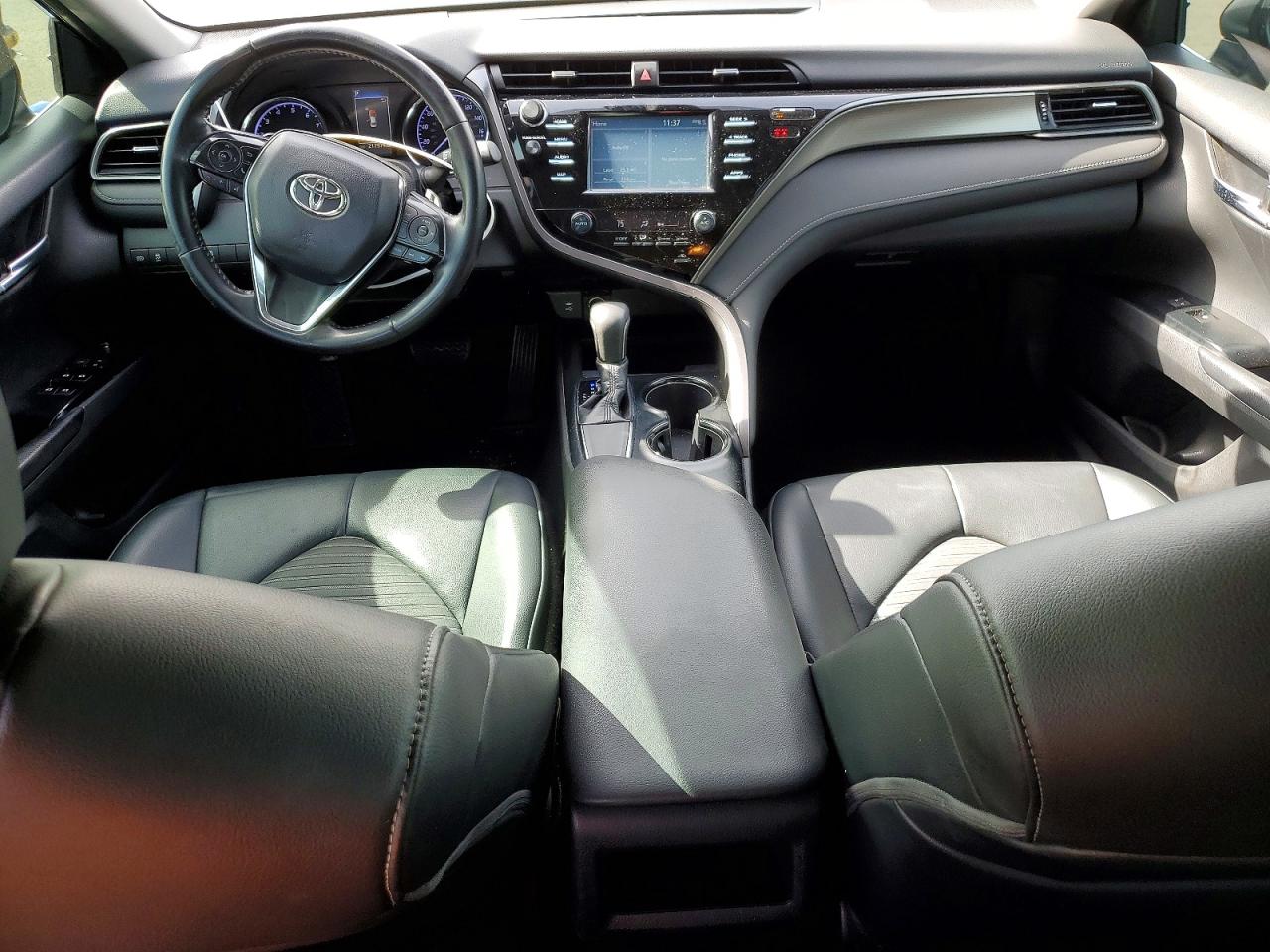 2019 TOYOTA CAMRY photo 15