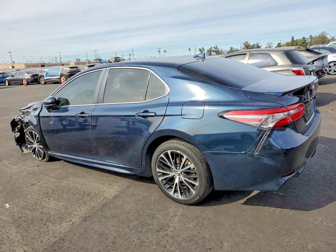 2019 TOYOTA CAMRY photo 3