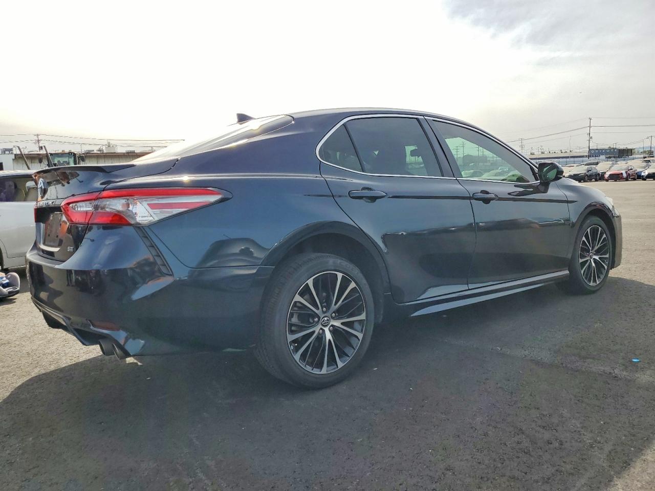 2019 TOYOTA CAMRY photo 5