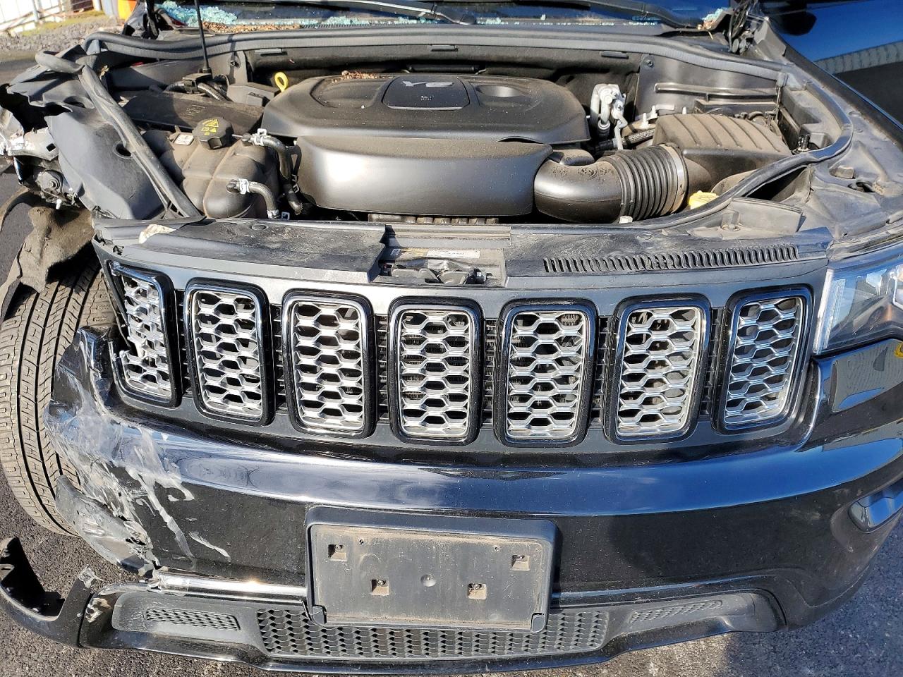 2019 JEEP GRAND CHEROKEE LAREDO photo 11