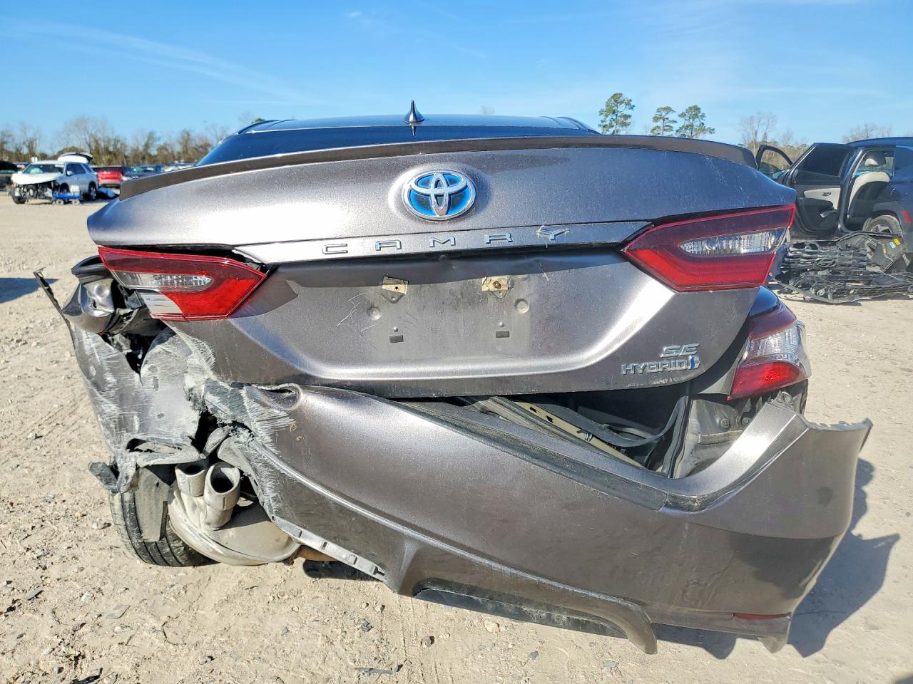 2021 TOYOTA CAMRY SE photo 16