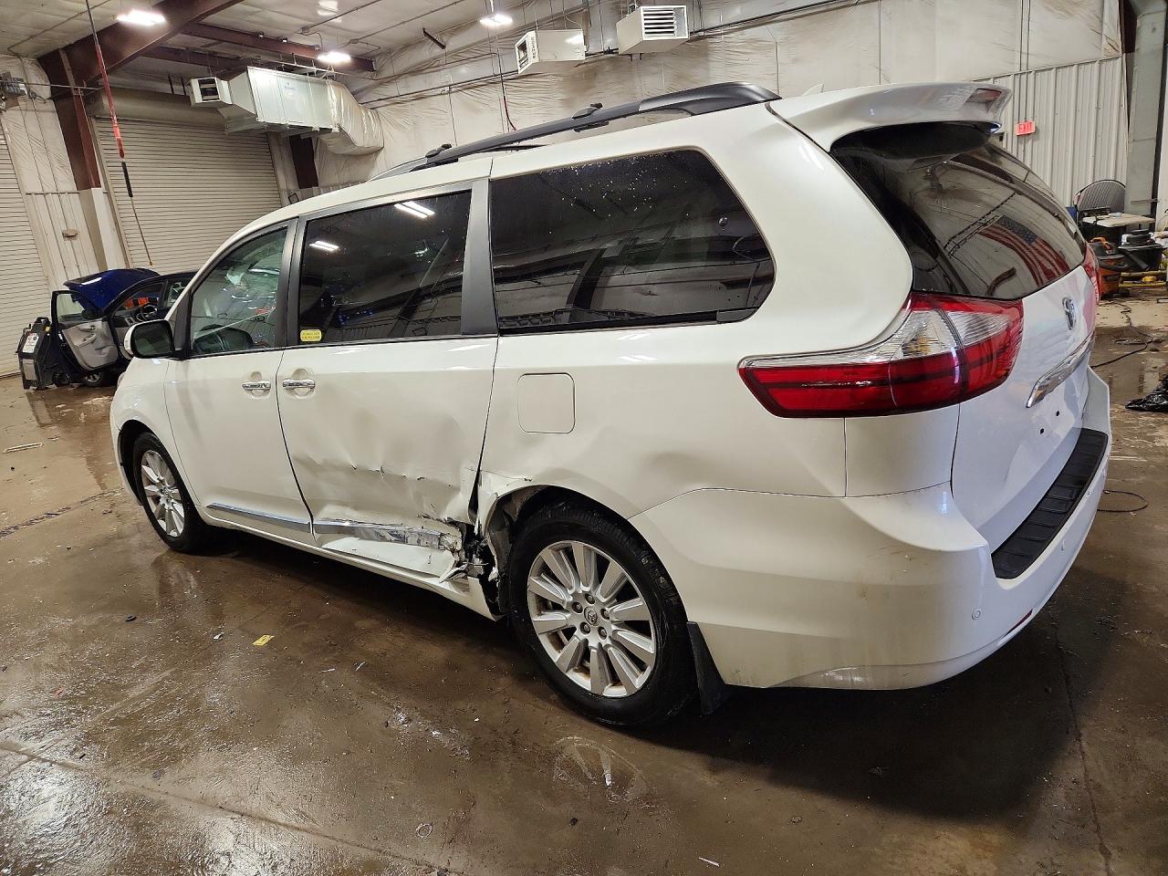 2017 TOYOTA SIENNA LIMITED PREMIUM 7-PASSENGER photo 2