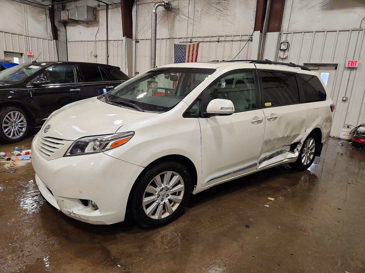 2017 TOYOTA SIENNA