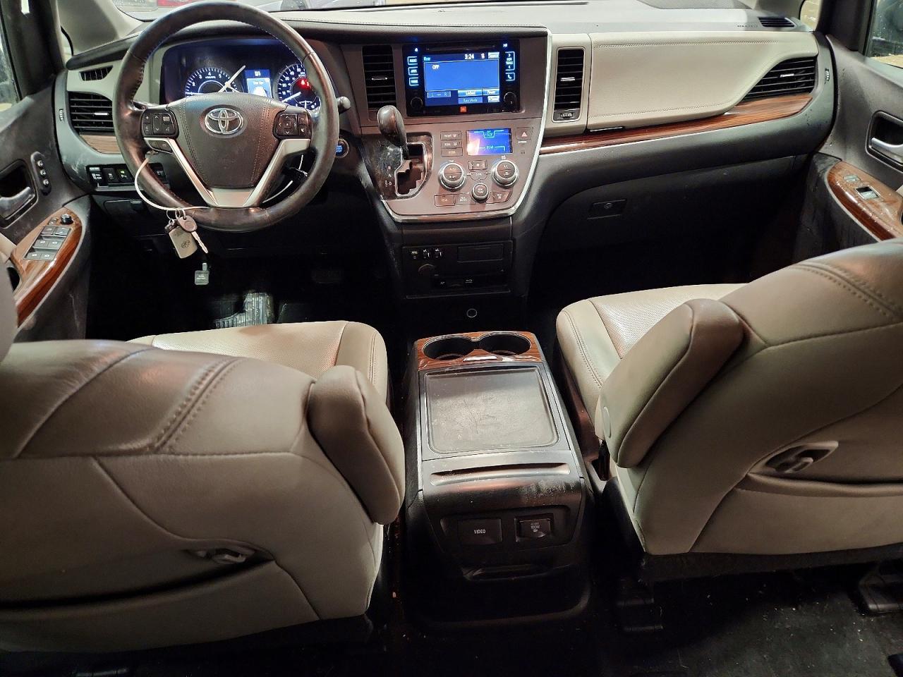 2017 TOYOTA SIENNA LIMITED PREMIUM 7-PASSENGER photo 8