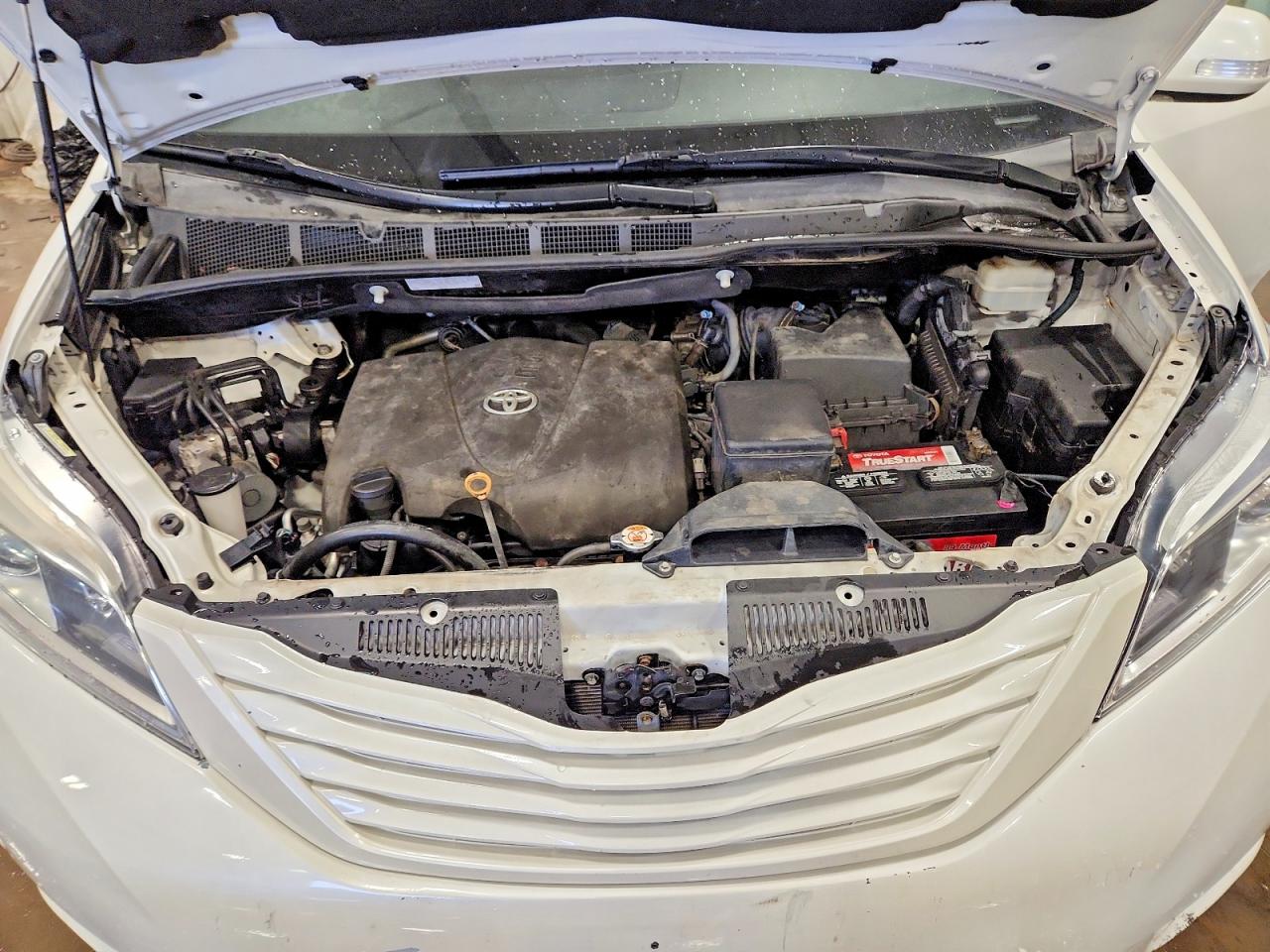 2017 TOYOTA SIENNA LIMITED PREMIUM 7-PASSENGER photo 12