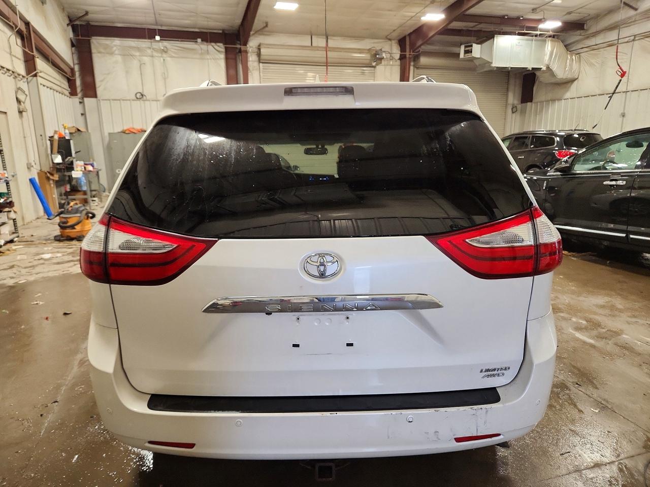 2017 TOYOTA SIENNA LIMITED PREMIUM 7-PASSENGER photo 6