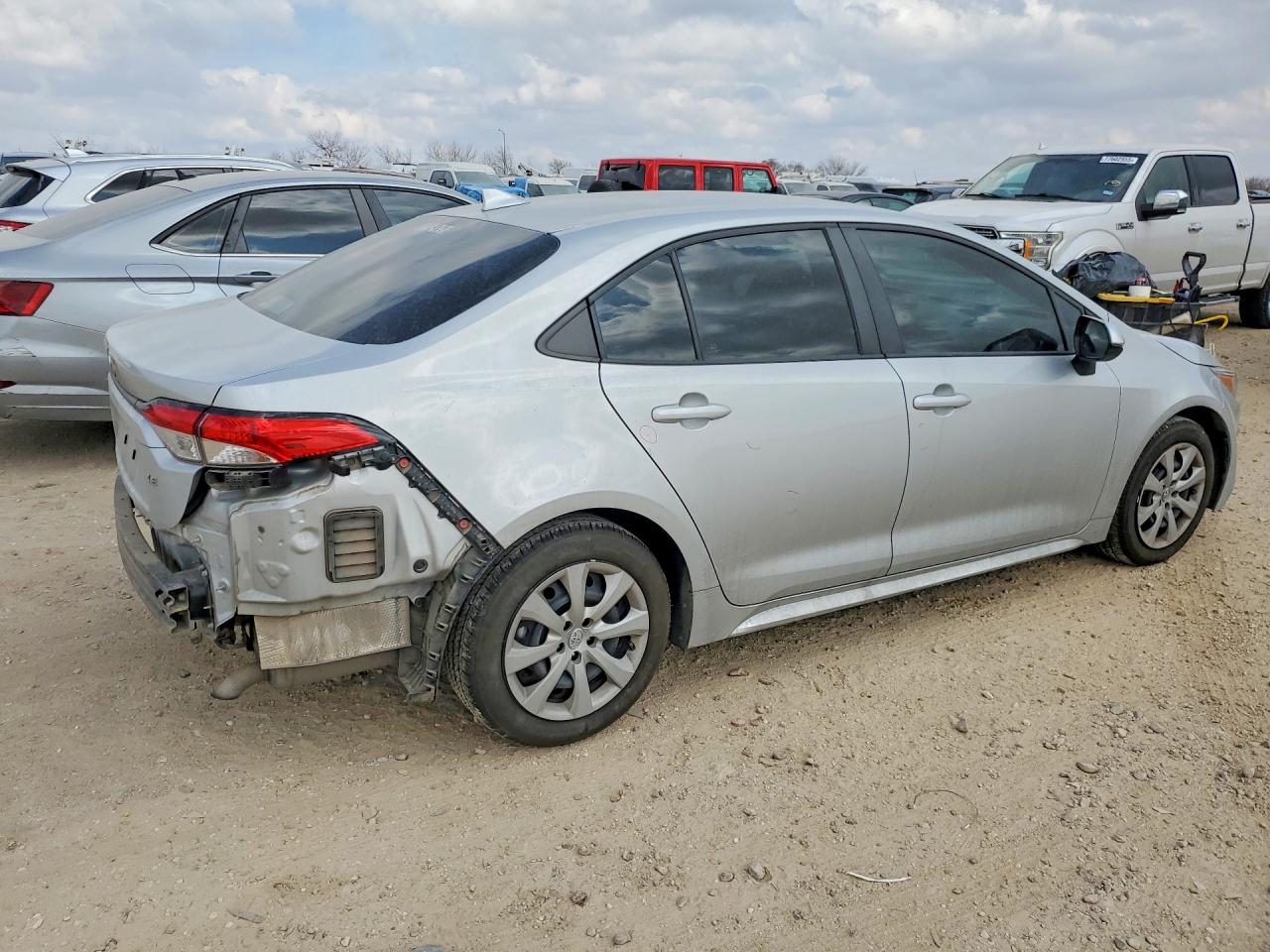 2024 TOYOTA COROLLA LE photo 3