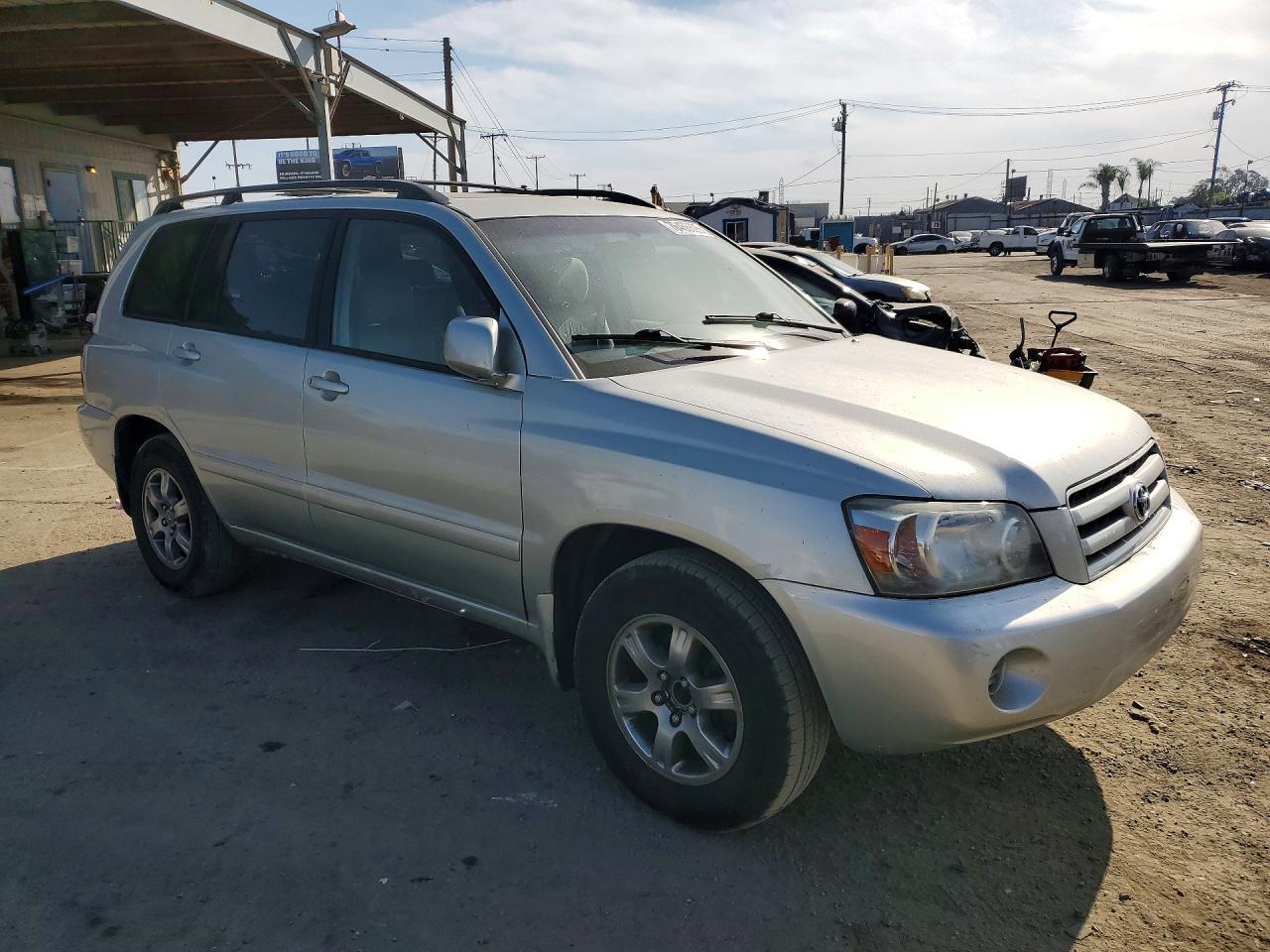 2005 TOYOTA HIGHLANDER LIMITED photo 4