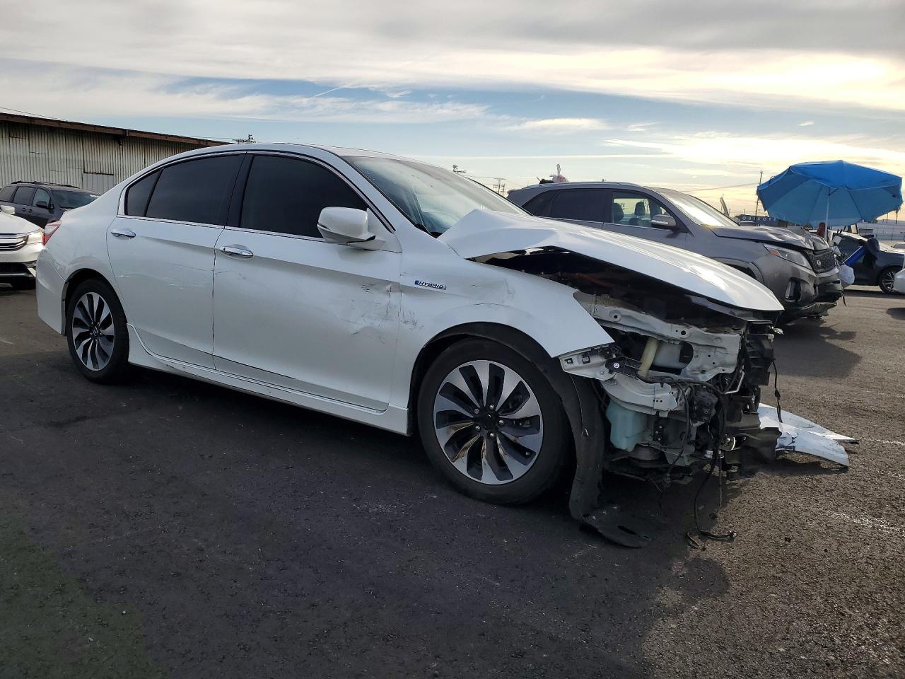 2017 HONDA ACCORD TOURING HYBRID photo 4
