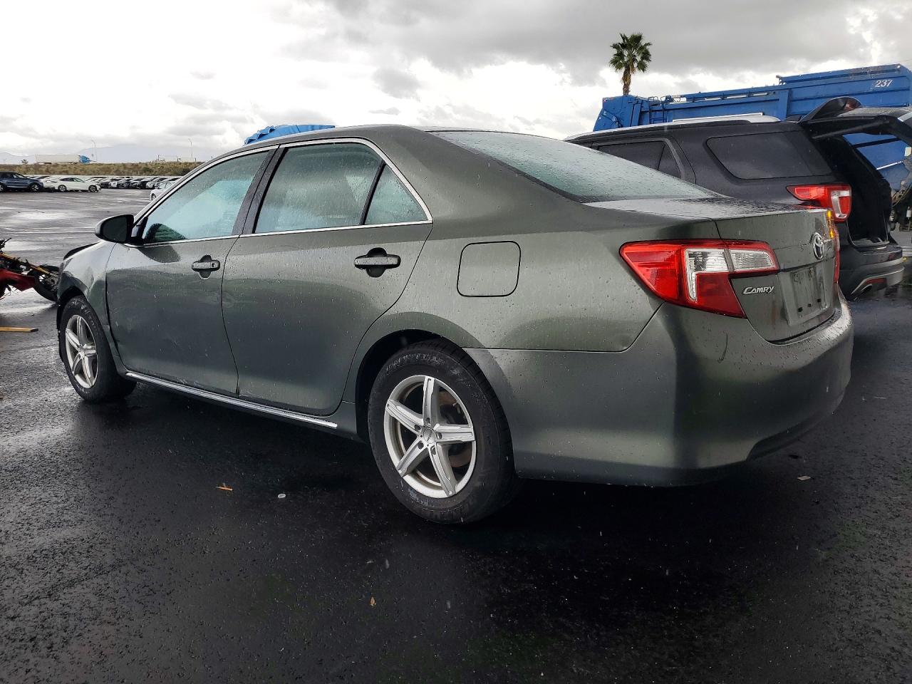 2013 TOYOTA CAMRY LE photo 4