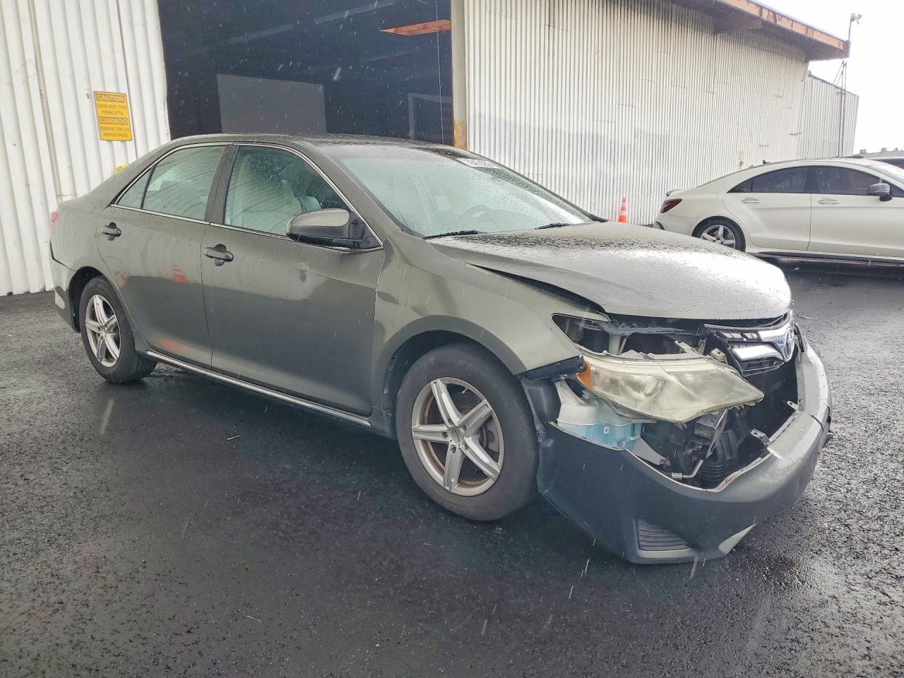 2013 TOYOTA CAMRY LE photo 10