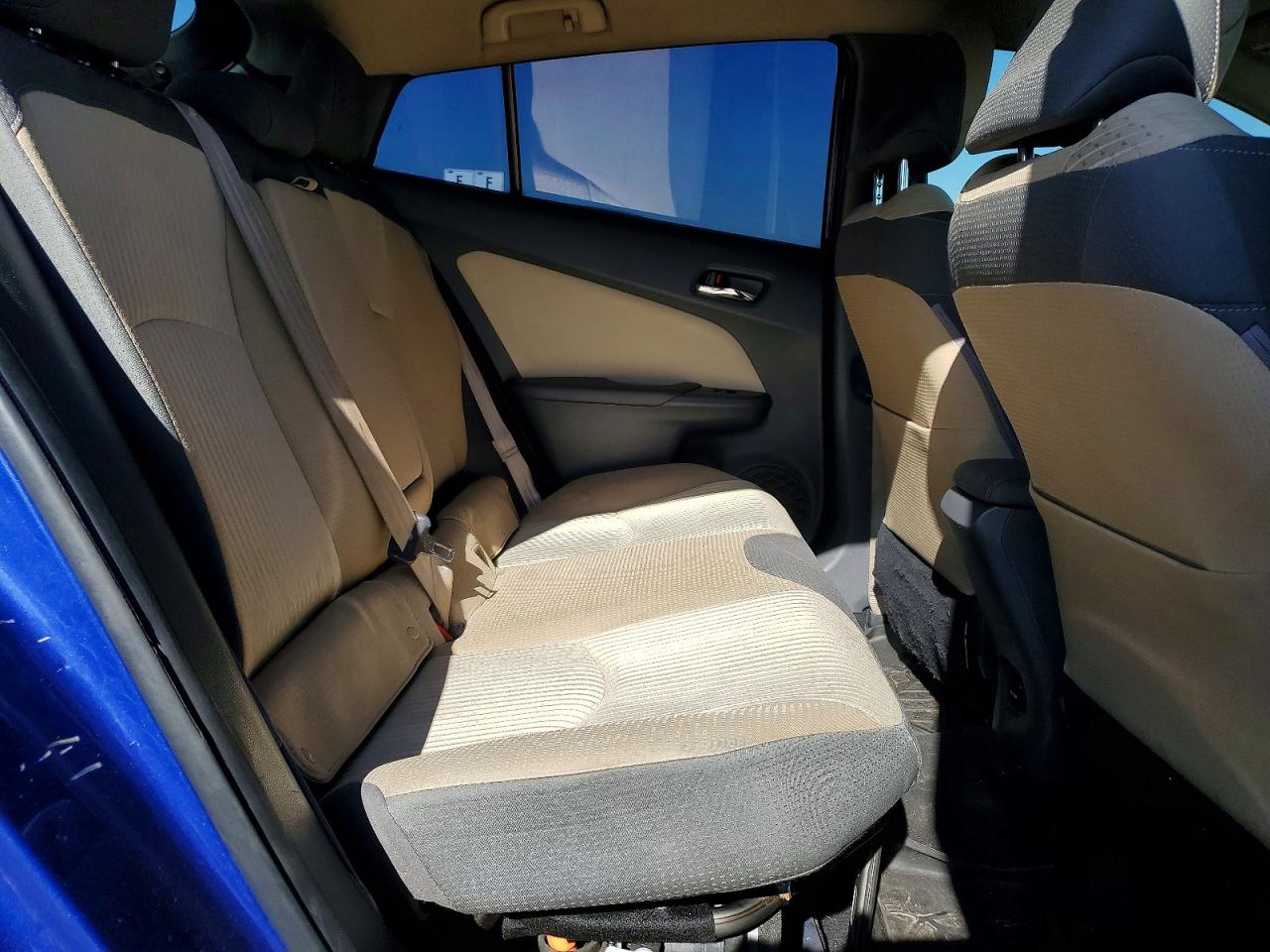 2016 TOYOTA PRIUS photo 28