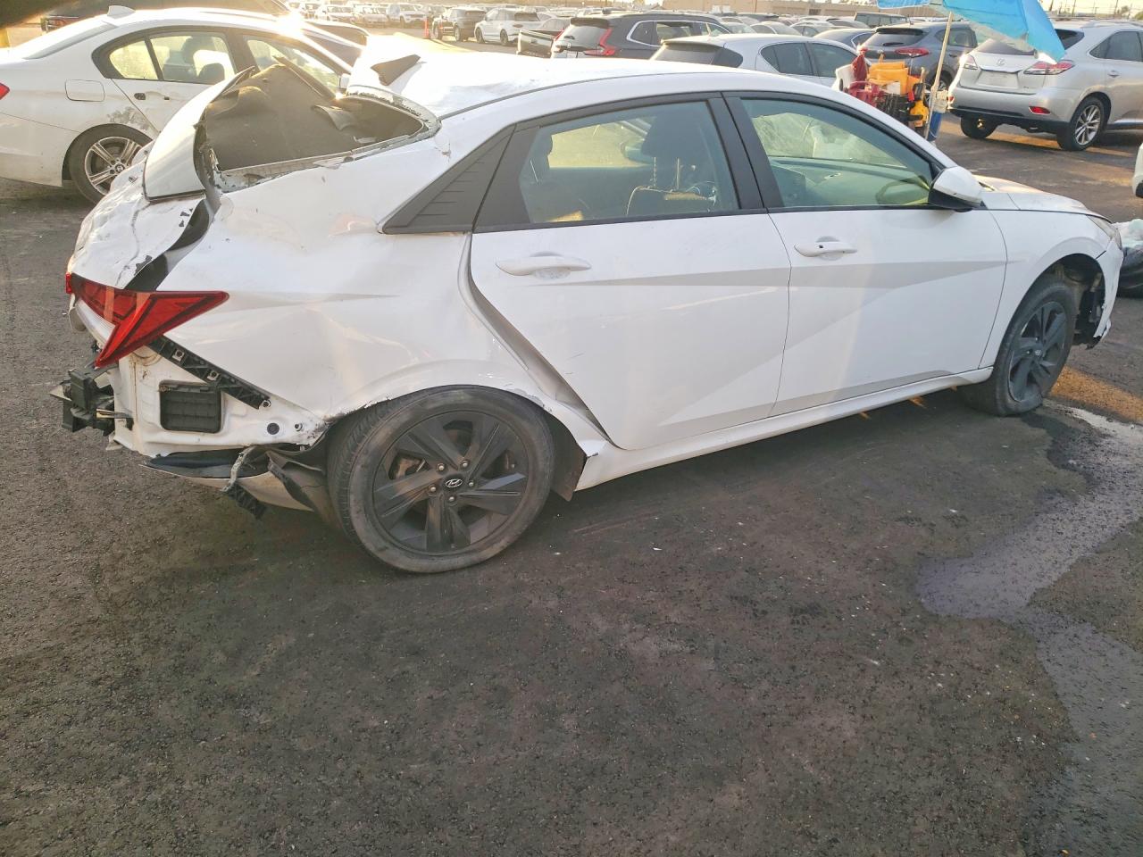 2022 HYUNDAI ELANTRA photo 3