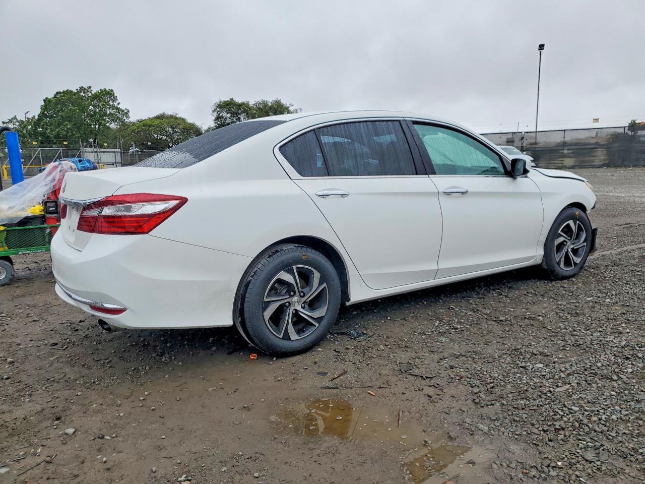 2017 HONDA ACCORD LX photo 5