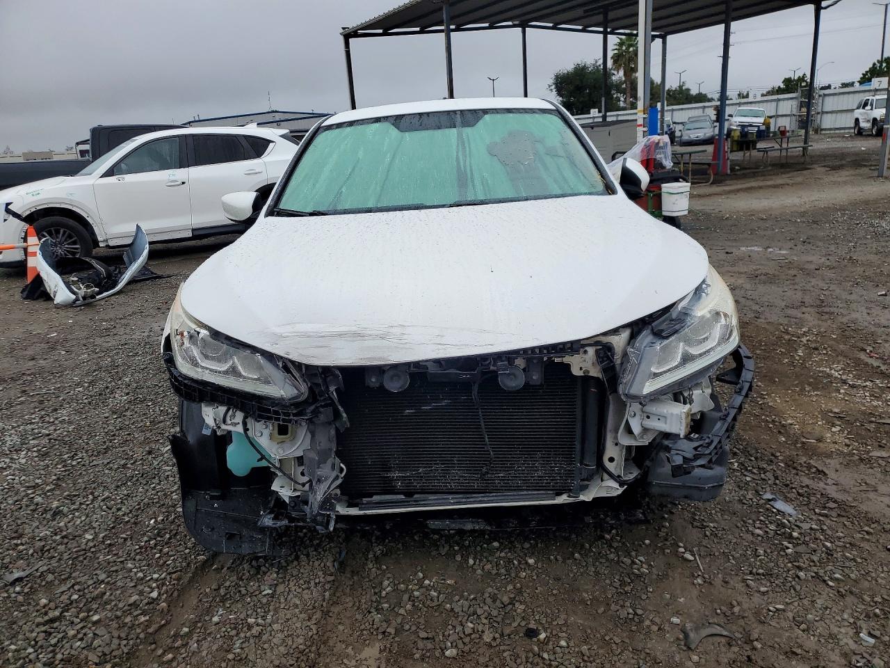2017 HONDA ACCORD LX photo 9