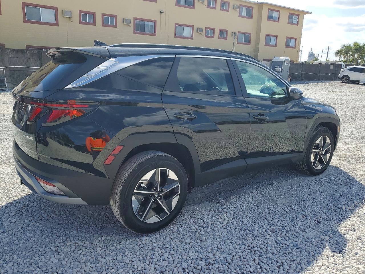 2026 HYUNDAI TUCSON SEL photo 3