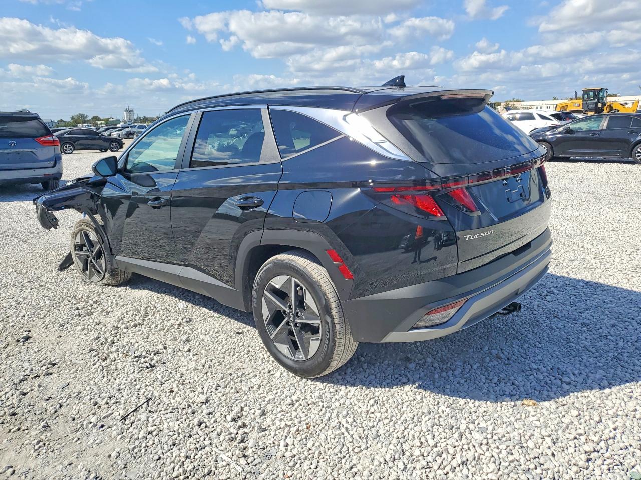 2026 HYUNDAI TUCSON SEL photo 2