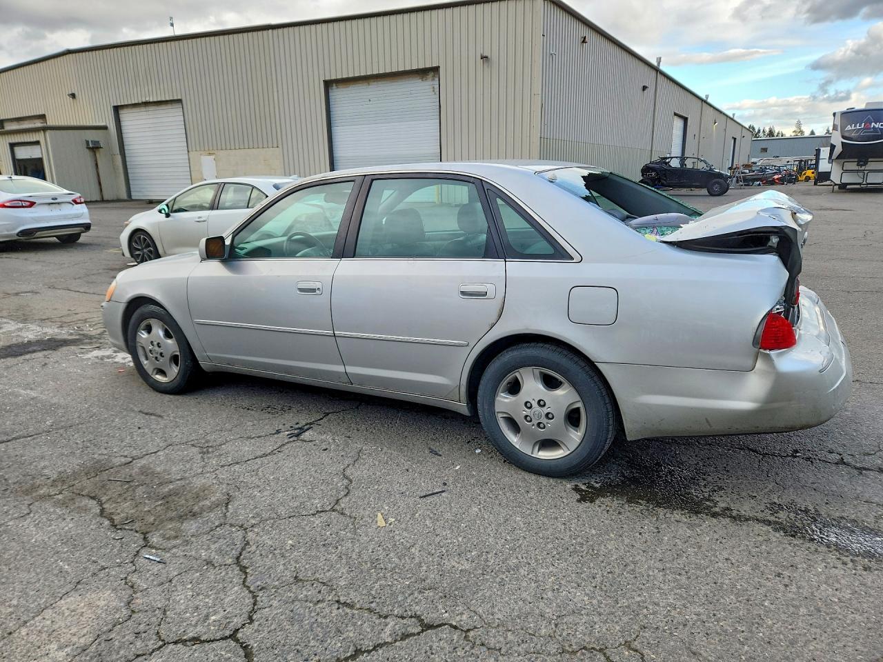 2004 TOYOTA AVALON XL photo 3