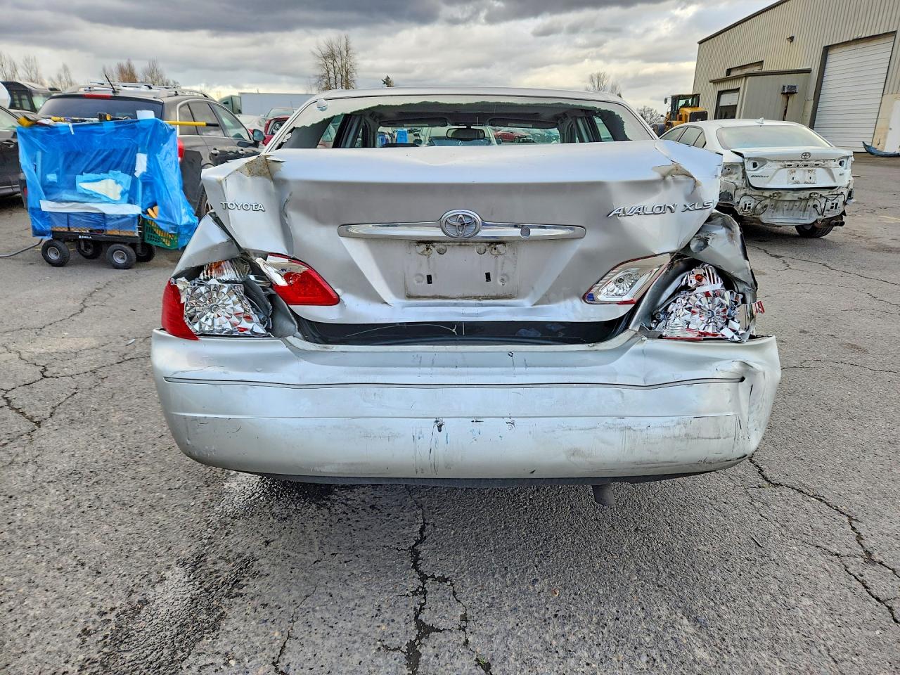 2004 TOYOTA AVALON XL photo 11