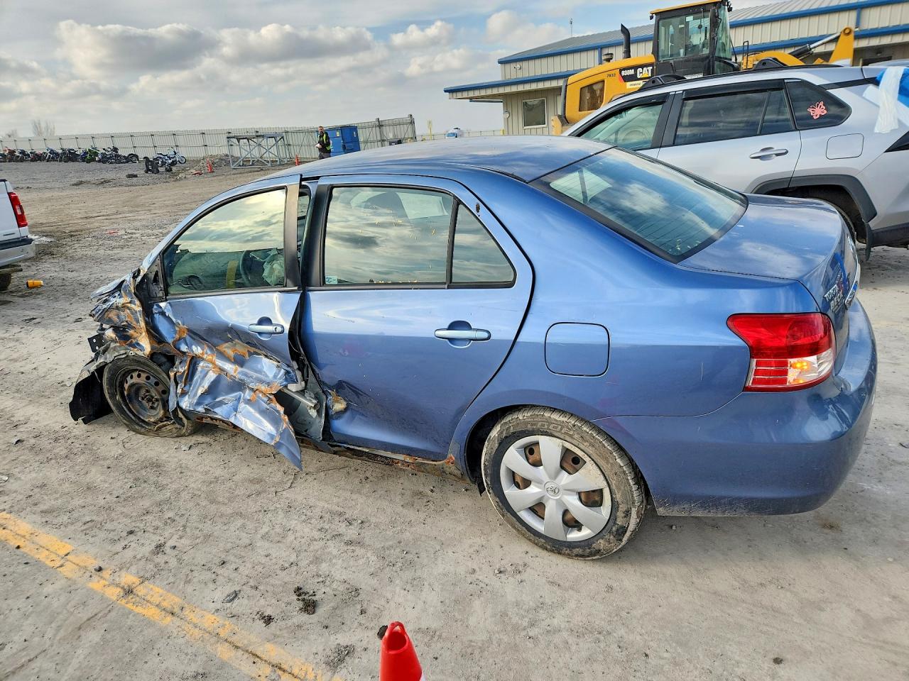 2007 TOYOTA YARIS BASE photo 2