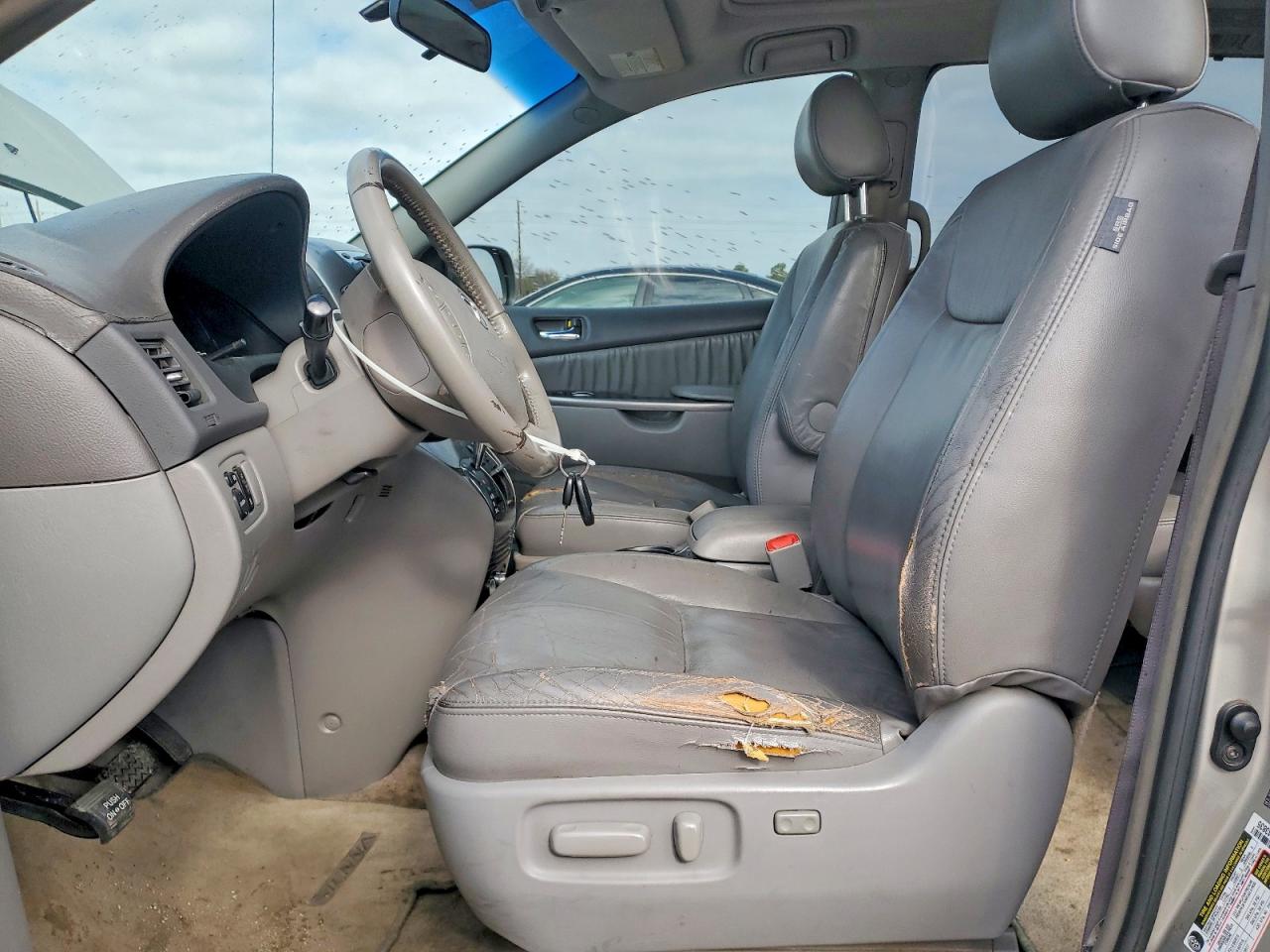 2008 TOYOTA SIENNA XLE photo 7