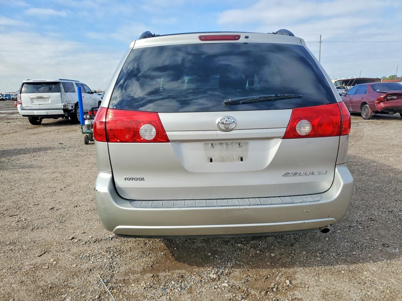 2008 TOYOTA SIENNA XLE photo 6