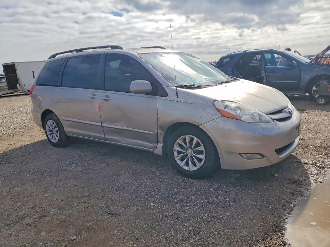 2008 TOYOTA SIENNA XLE photo 4