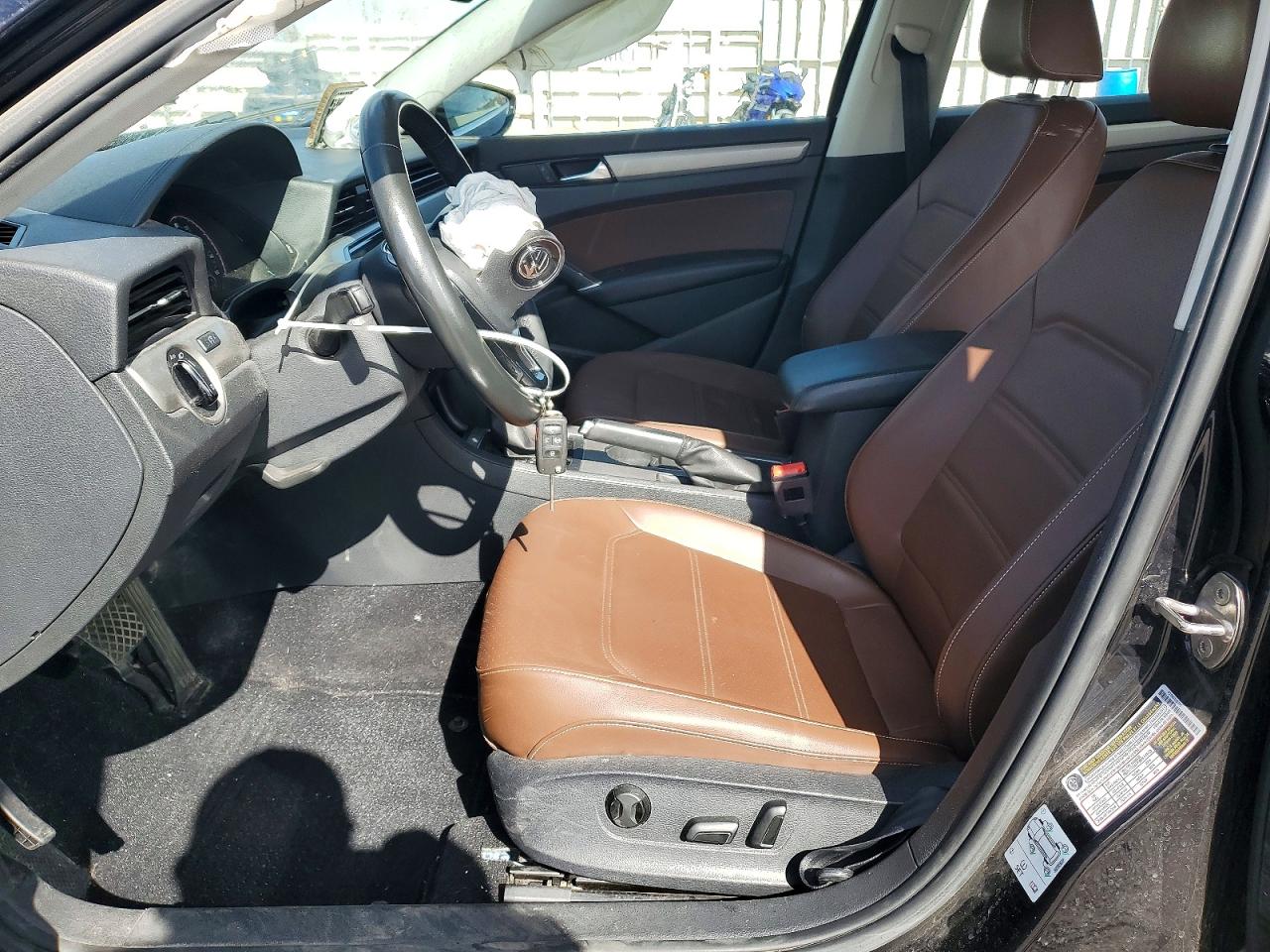 2021 VOLKSWAGEN PASSAT SE photo 13