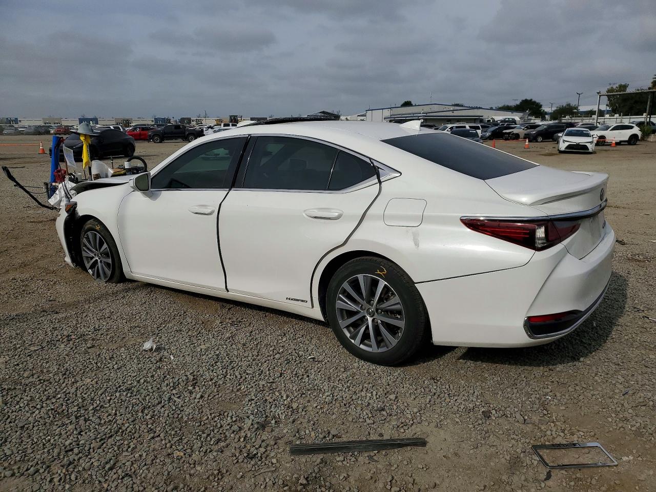 2021 LEXUS ES 300H BASE photo 2