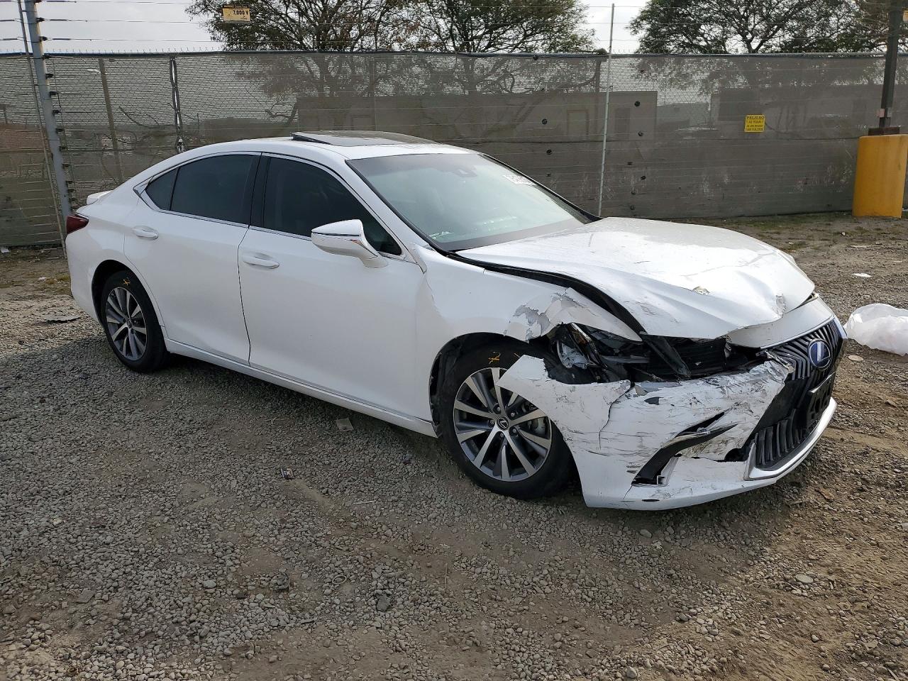 2021 LEXUS ES 300H BASE photo 4
