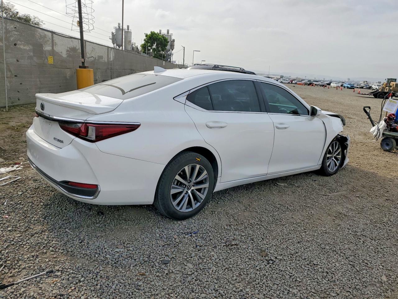 2021 LEXUS ES 300H BASE photo 3