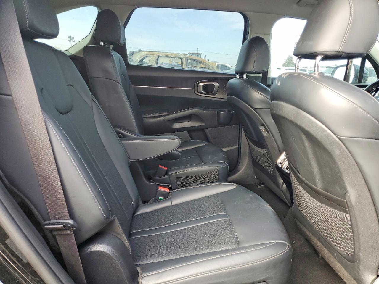 2022 KIA SORENTO S photo 21