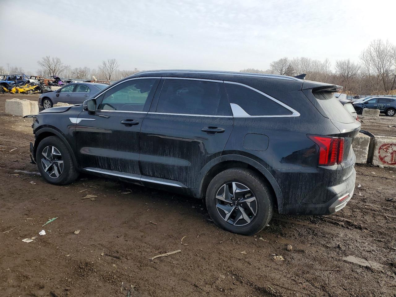 2022 KIA SORENTO S photo 3