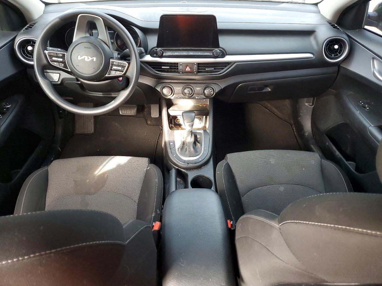 2024 KIA FORTE photo 22