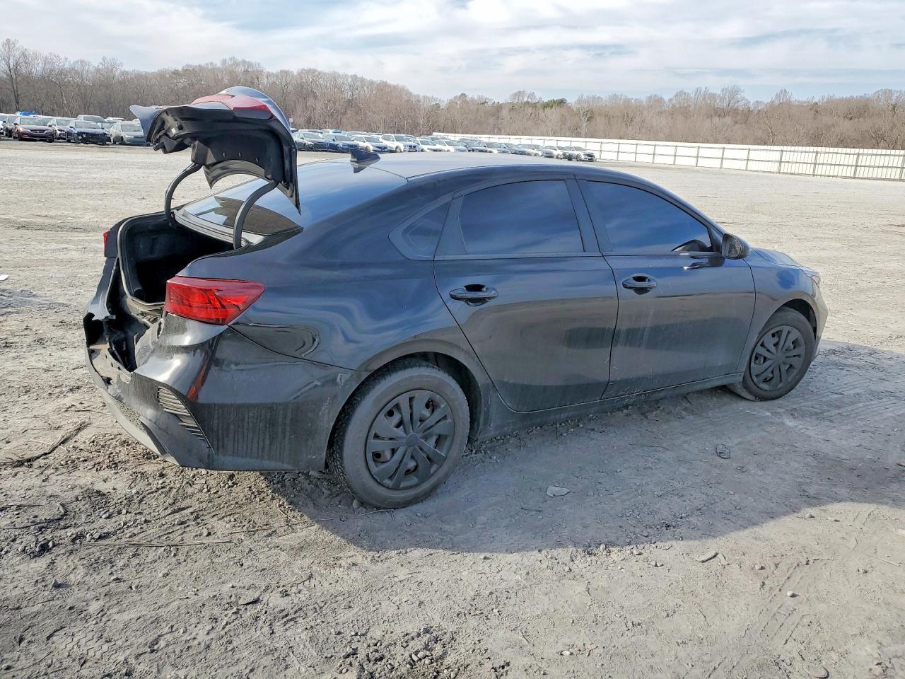 2024 KIA FORTE photo 7
