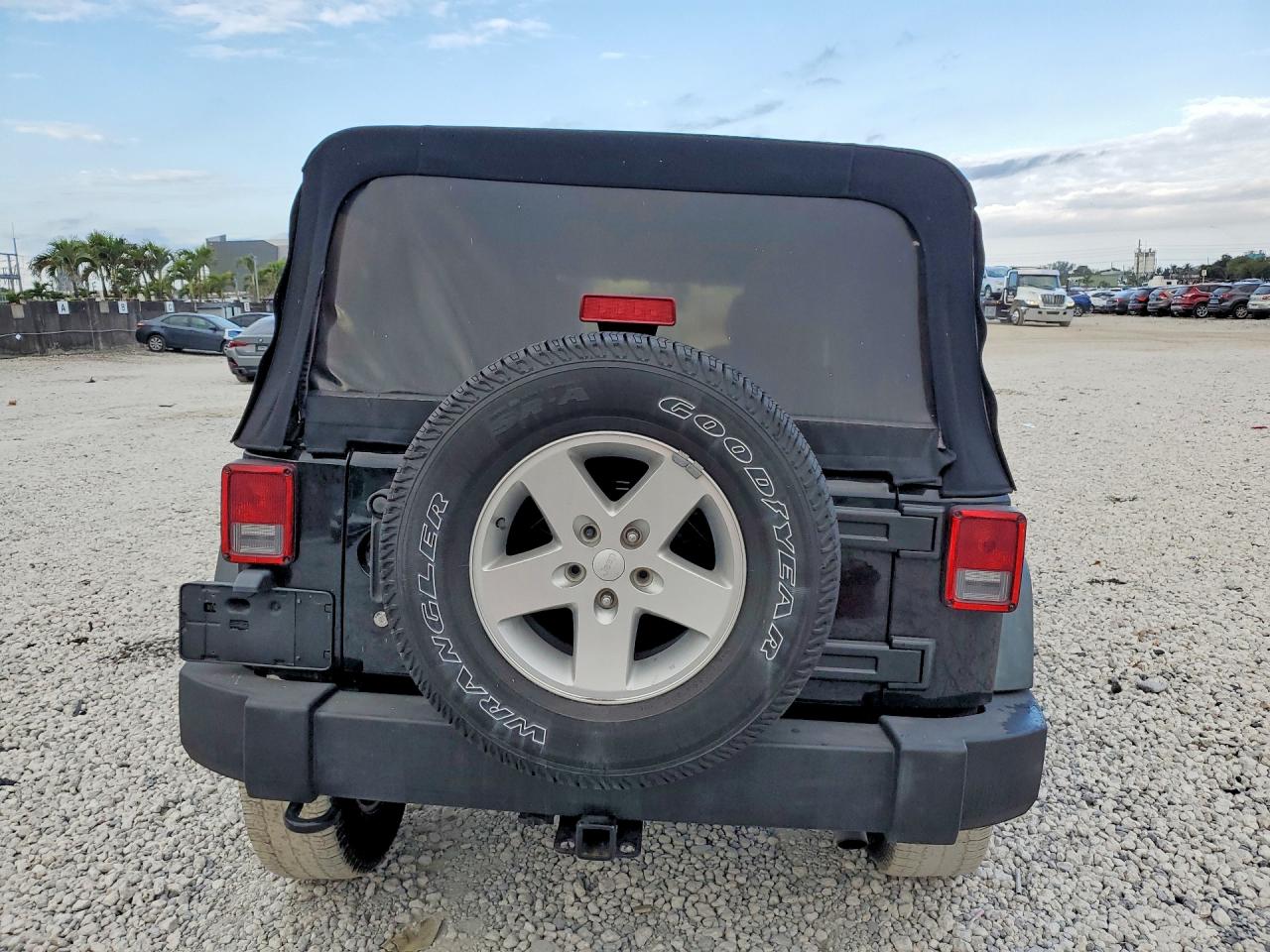 2018 JEEP WRANGLER UNLIMITED SPORT photo 16