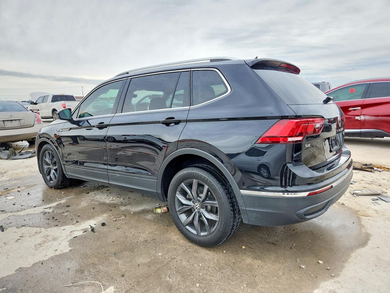 2024 VOLKSWAGEN TIGUAN SE photo 2