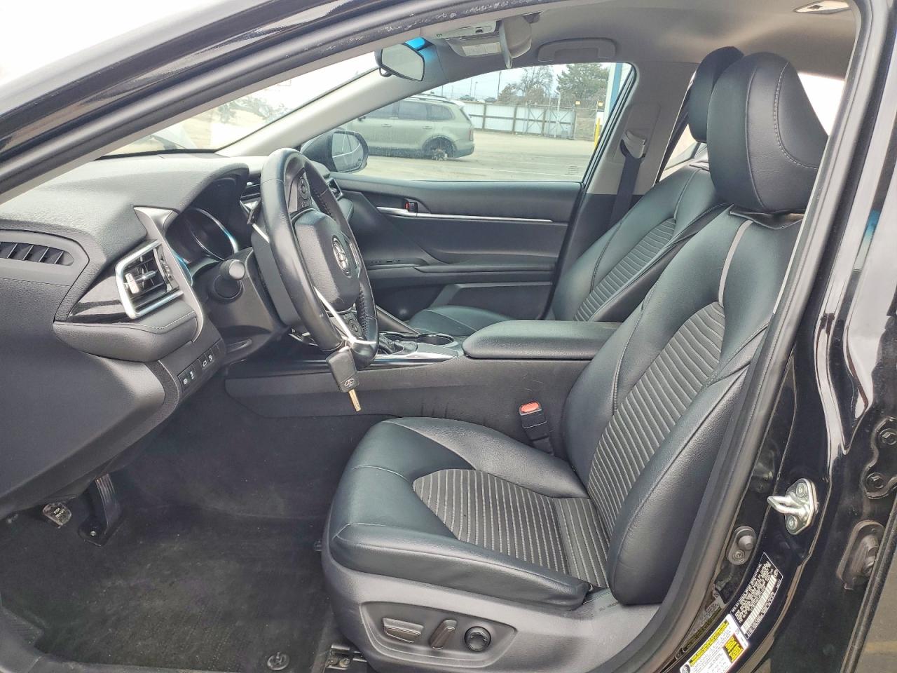 2018 TOYOTA CAMRY SE photo 7